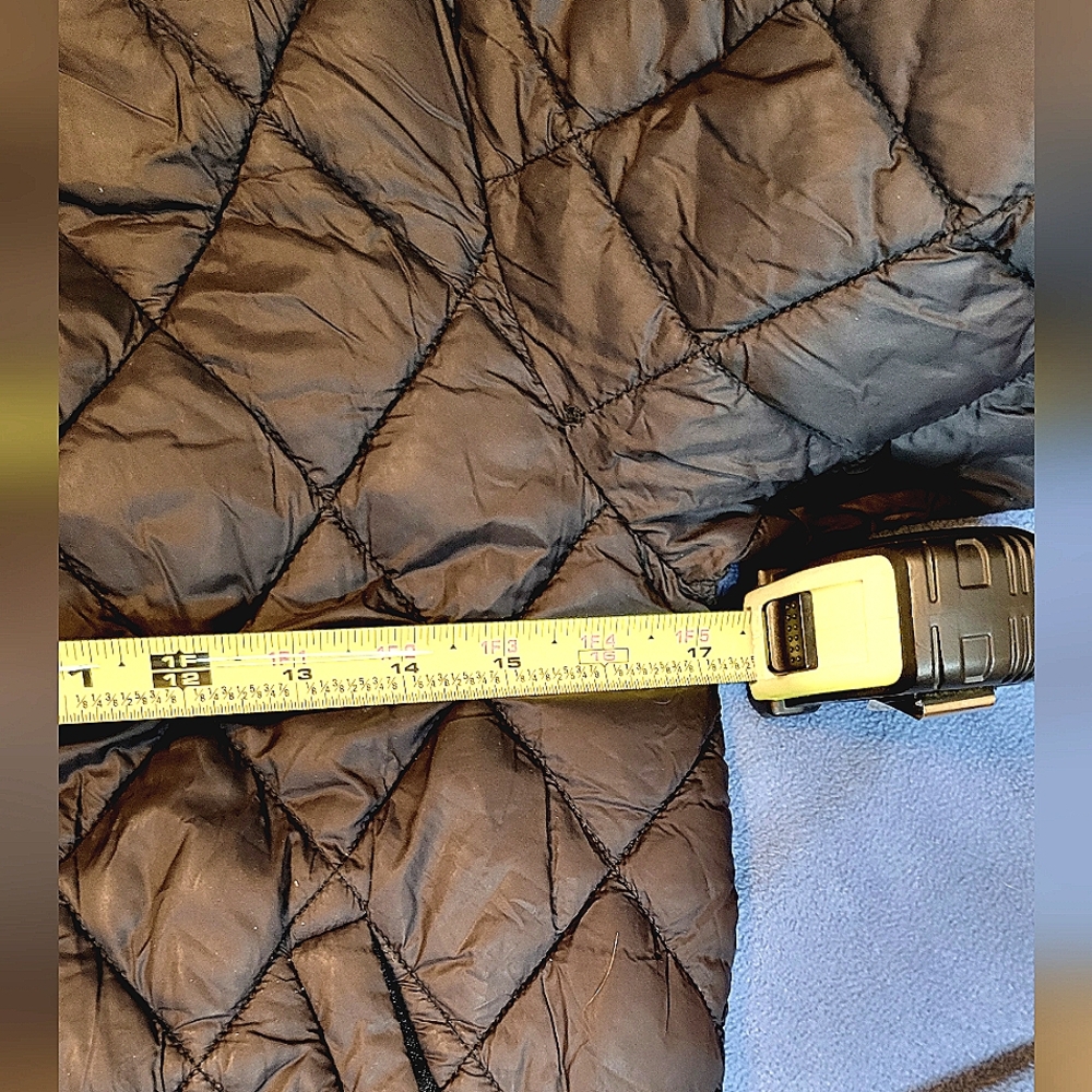 ✨ DKNY Girls Black Quilted Puffer Jacket • Cozy Winter Warmth 🖤❄️ - Picture 15 of 17